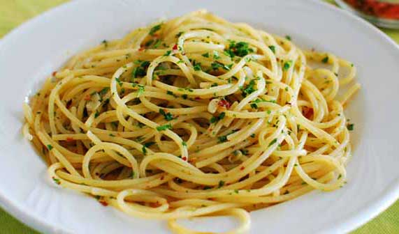 Spaghetti aglio, olio, peperoncino - Ricette Cuco