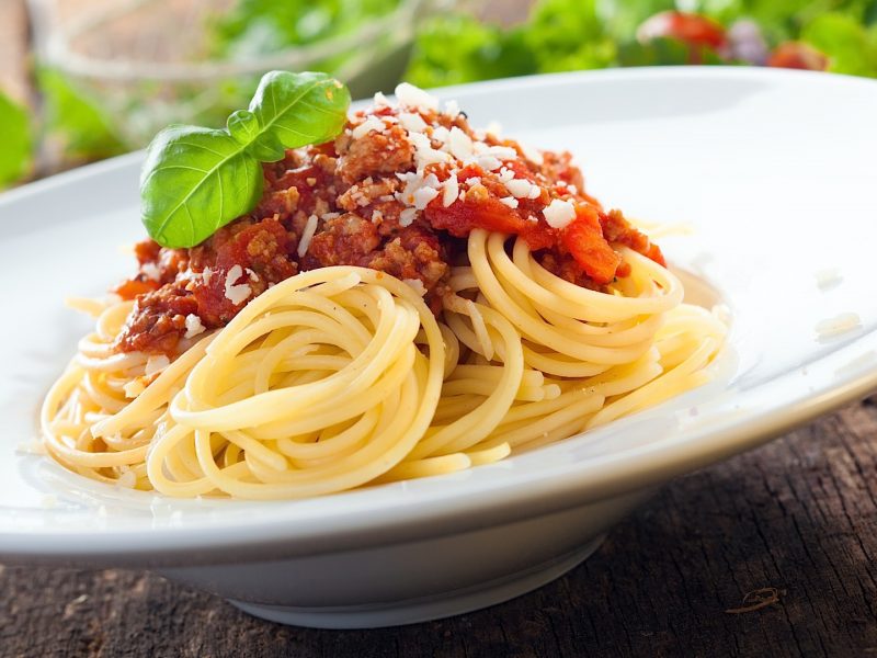 Spaghetti con carne macinata e Basilico